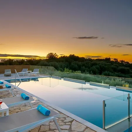 Portes By Mediterraneanvillas Peritheia